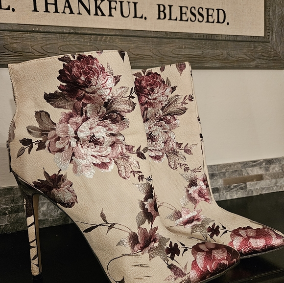 Shoes - Beautiful size 11 Cream and floral colored Bootie